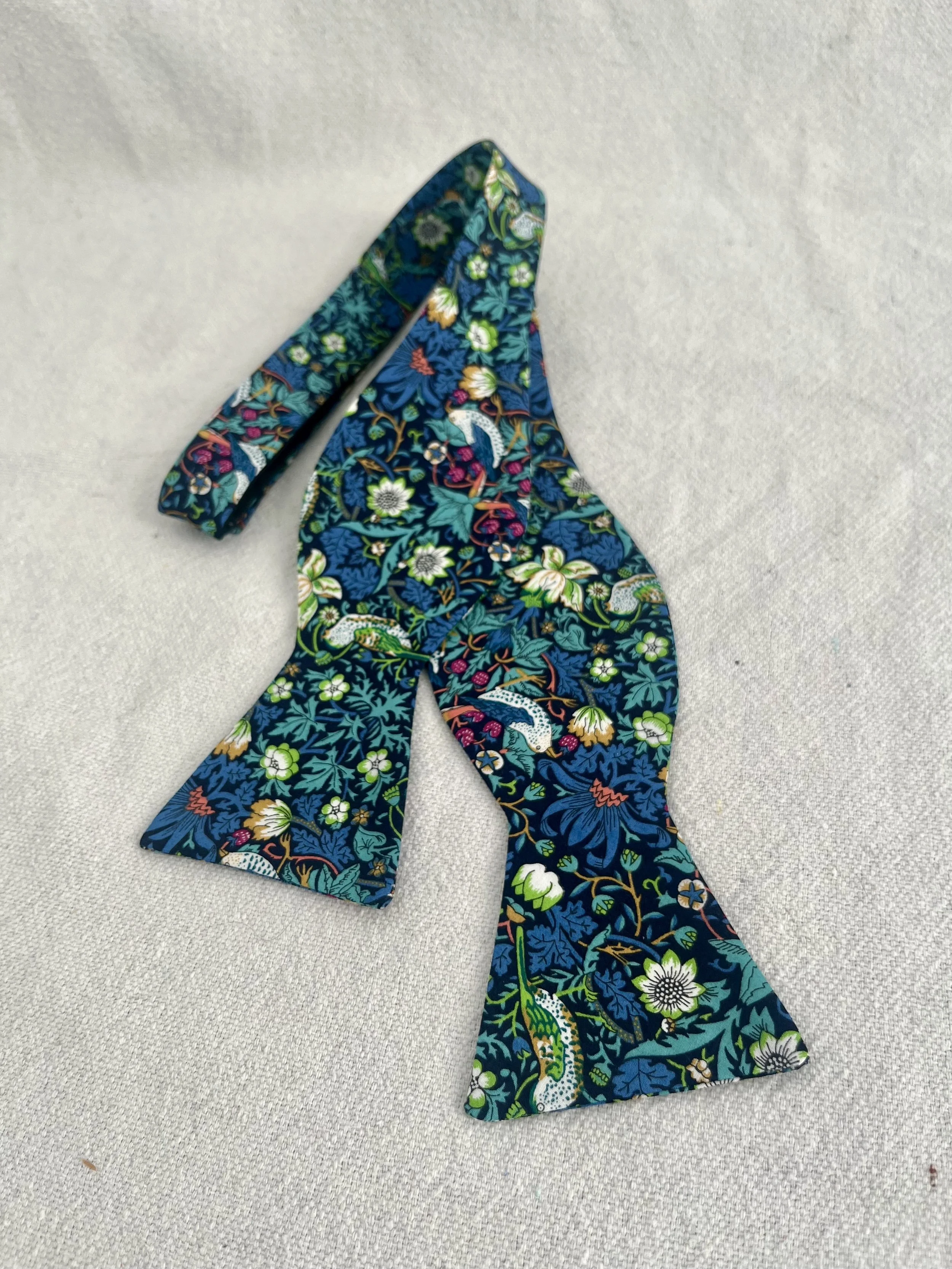 Bow Tie in Green Strawberry Thief