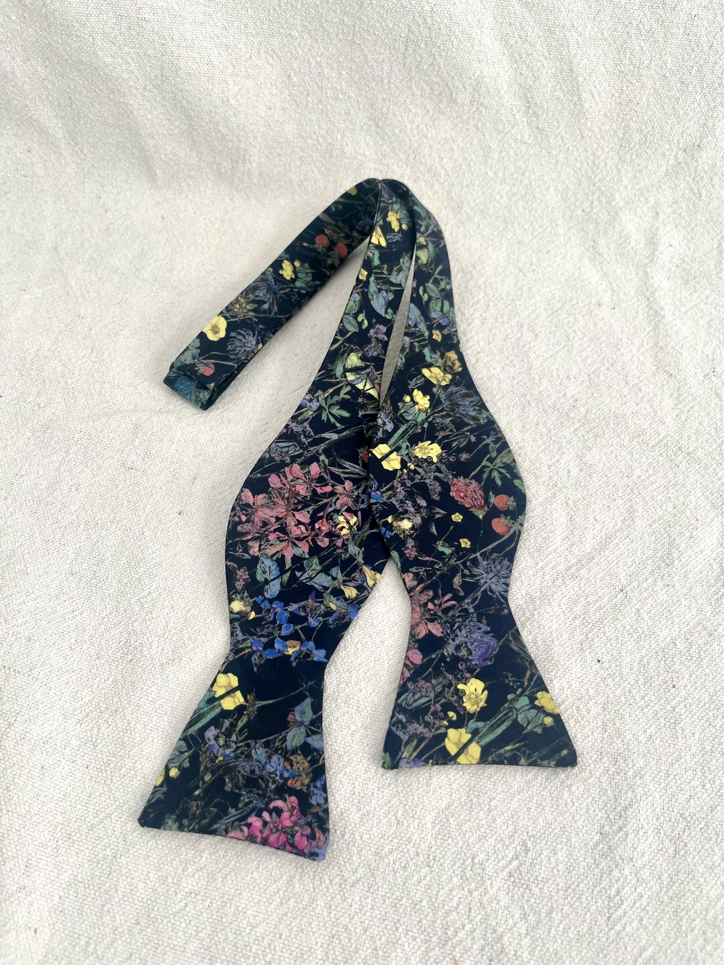 Bow Tie in Black Wild Flower