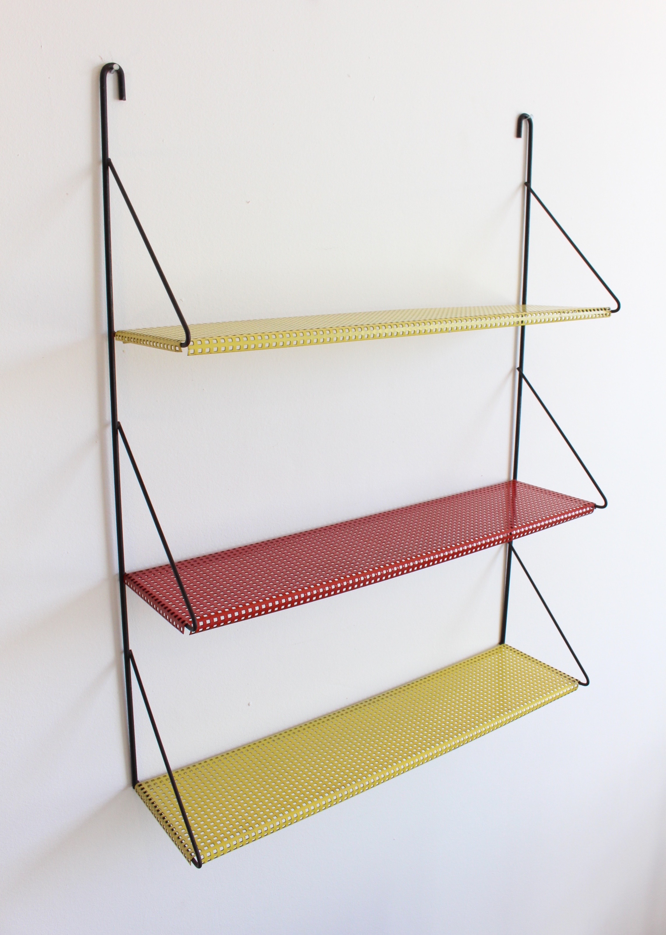 pilastro-shelf.jpg