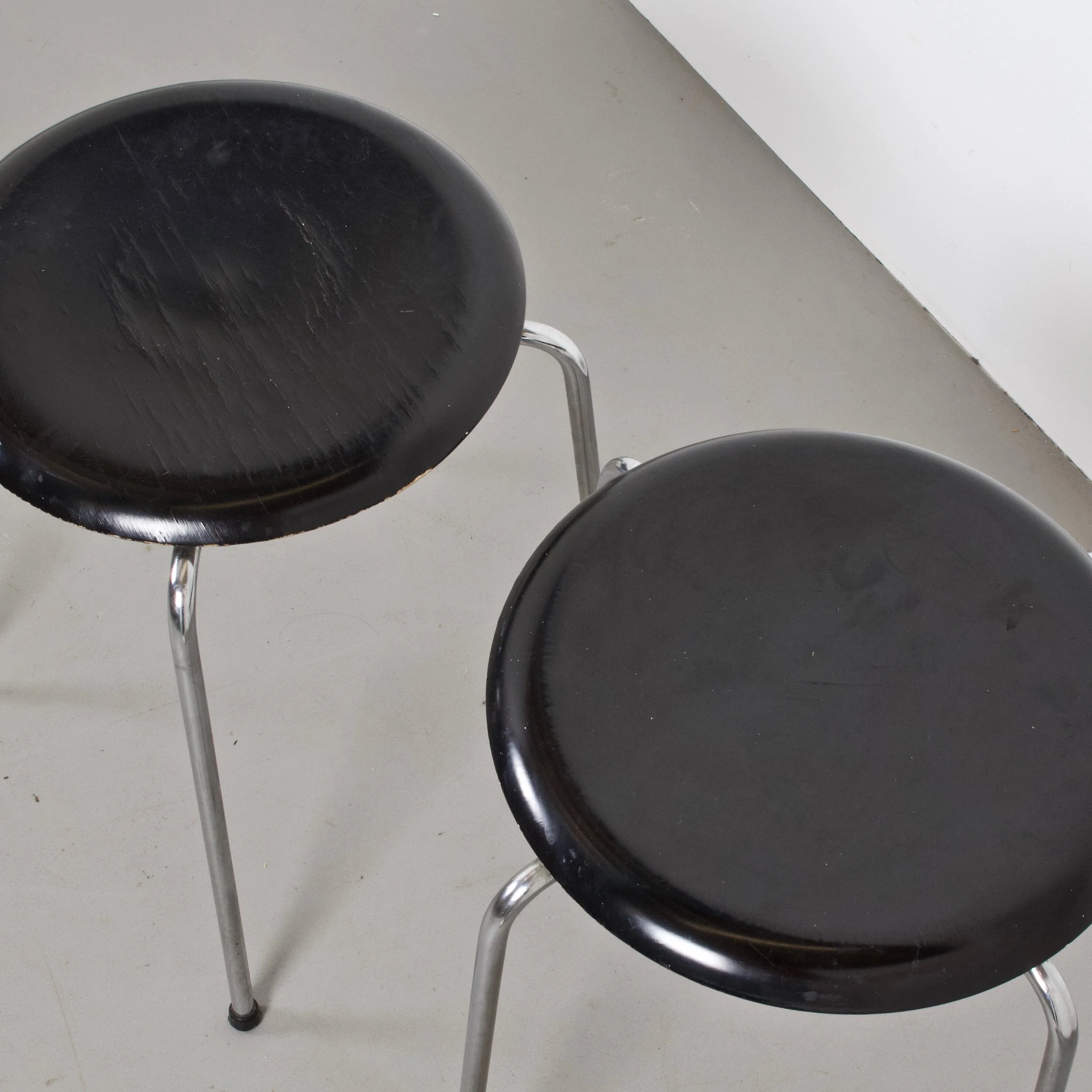 Dot_Stool_Arne_Jacobsen.jpeg