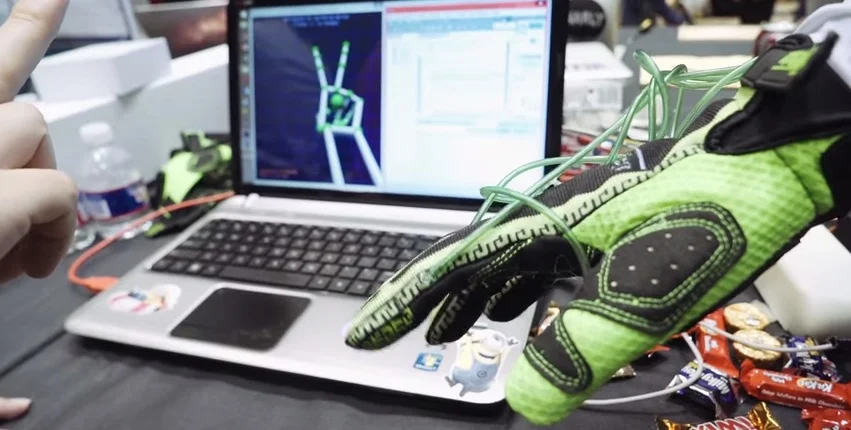 Gamers feel glove, thanks to Rice engineers