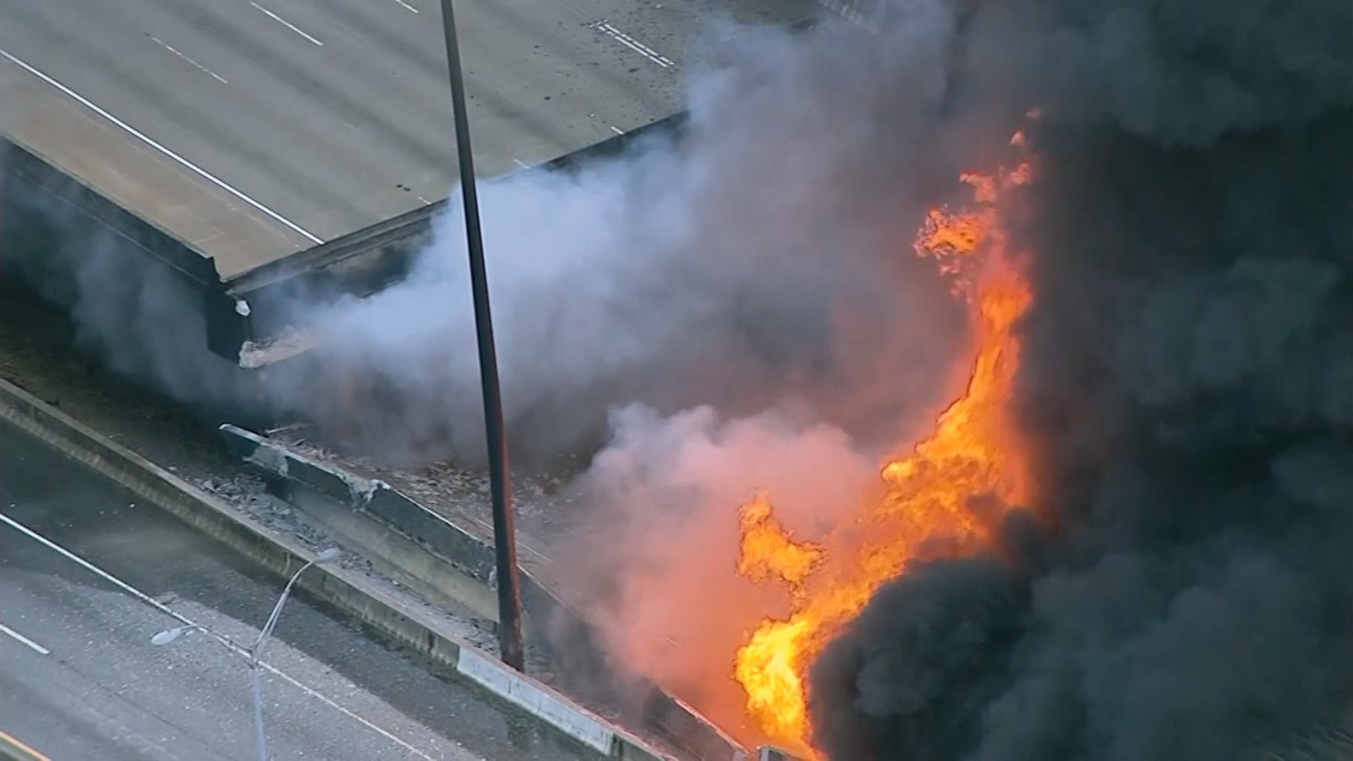 Atlanta_GA_I85_fire_collapse.jpg