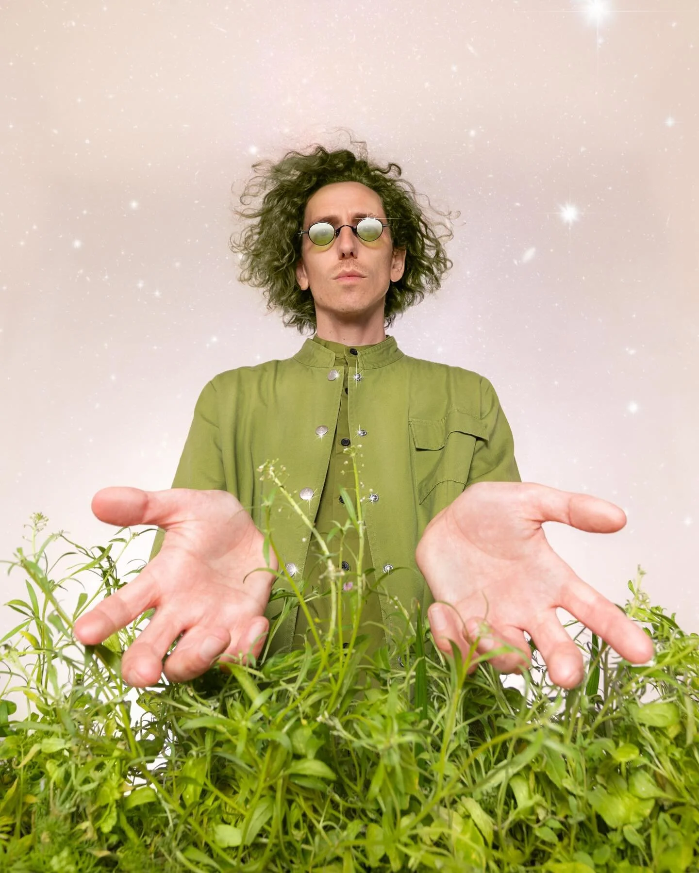 O Green World
Don’t deserve me now 
Made of you, and you of me 
💚
Eyewear @eyepetizer @lecollectionneurlunetier__nice 
#gorillaz #wizardofoz #visualart