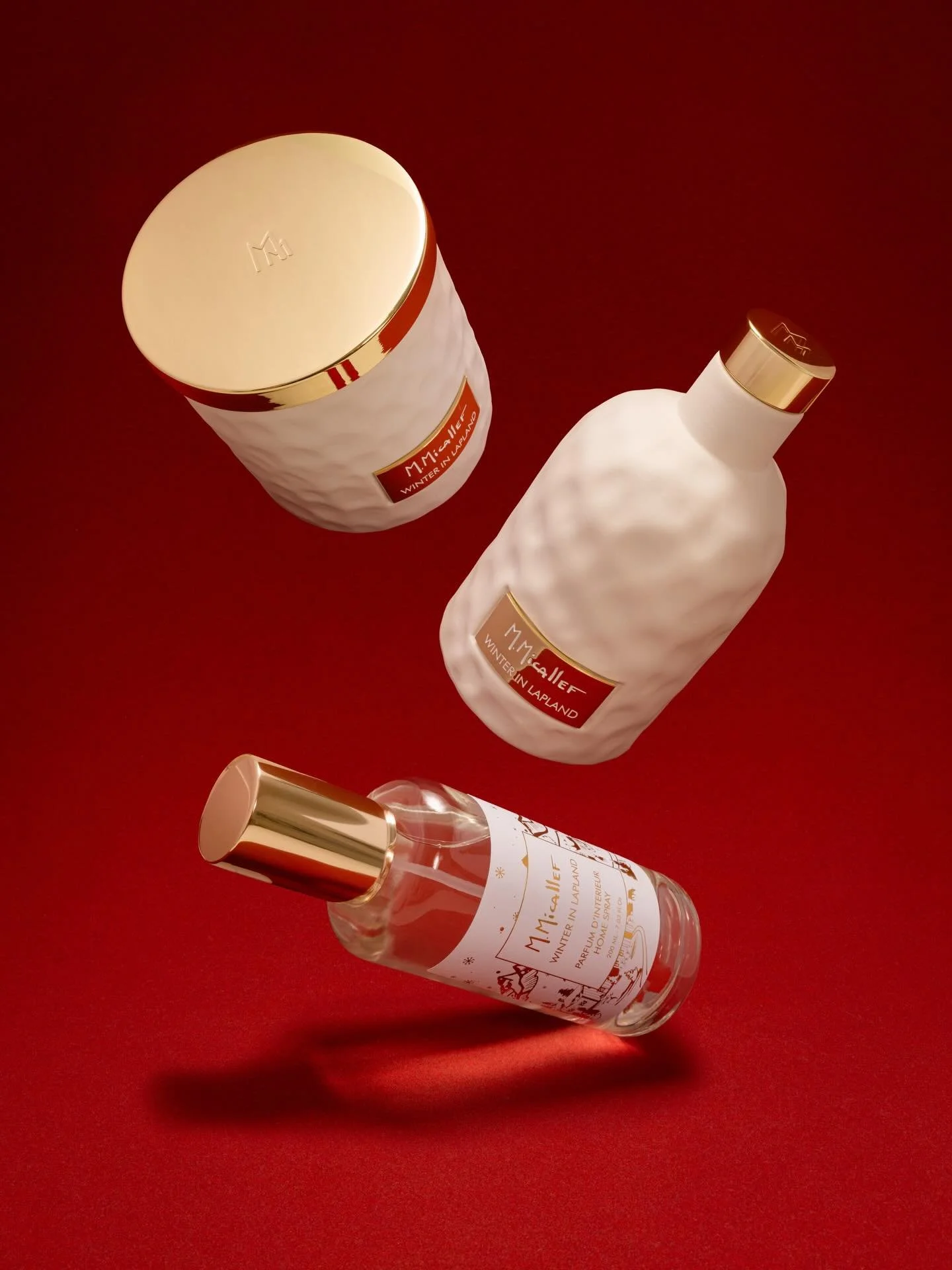 ❣️Quelques photos pour @parfumsmicallef C&rsquo;&eacute;tait en d&eacute;cembre mais la DA marche bien pour la st Valentin, non ? &laquo;&nbsp;Vieux motard que jamais&nbsp;&raquo; comme on dit en Laponie 🤍
&mdash;
Et oui, je fais aussi de la photo p