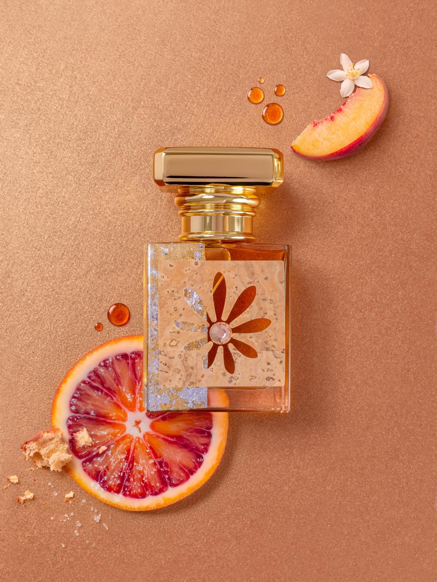 Comment illustrer les notes de la collection de @parfumsmicallef intitul&eacute; Les Desserts en plein c&oelig;ur de l&rsquo;hiver ? Voici un exemple d&rsquo;utilisation pertinente de l&rsquo;IA. Un shooting accompagn&eacute; d&rsquo;un &eacute;dit h