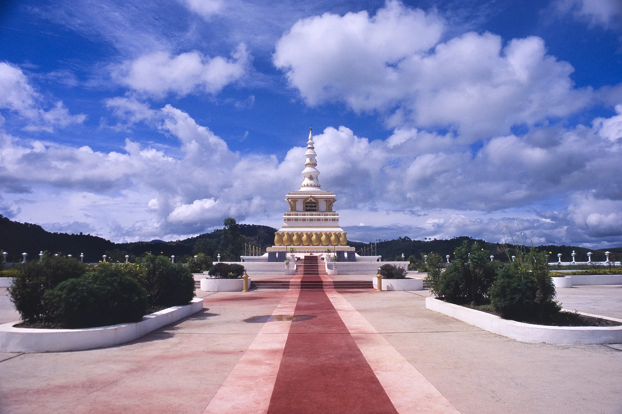 Laos, 1999