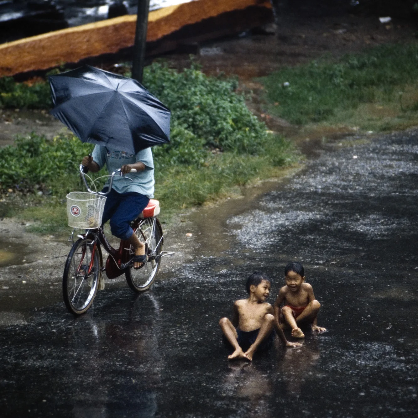 Laos, 1999