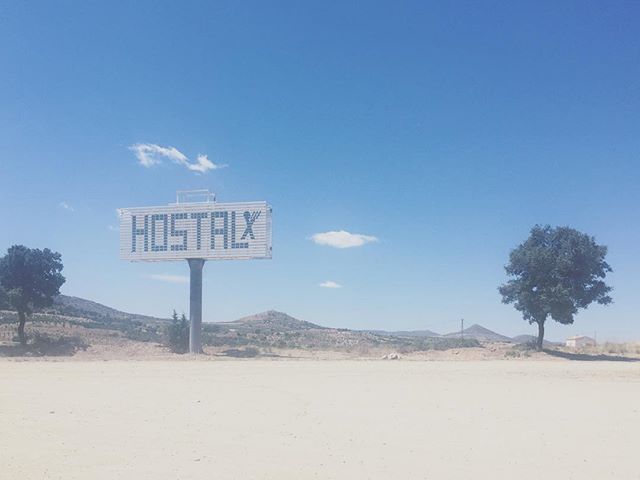 Pit stop in a random place on our road trip around the Iberian peninsula.
.
.
.
.
#roadtrip #spain #visitspain #andalucia #hostel #ontheroad #rural #ruralspain #hostal #iberianpeninsula #iberiantour #iberianexplorer #holidays #summer #heat #motelsign