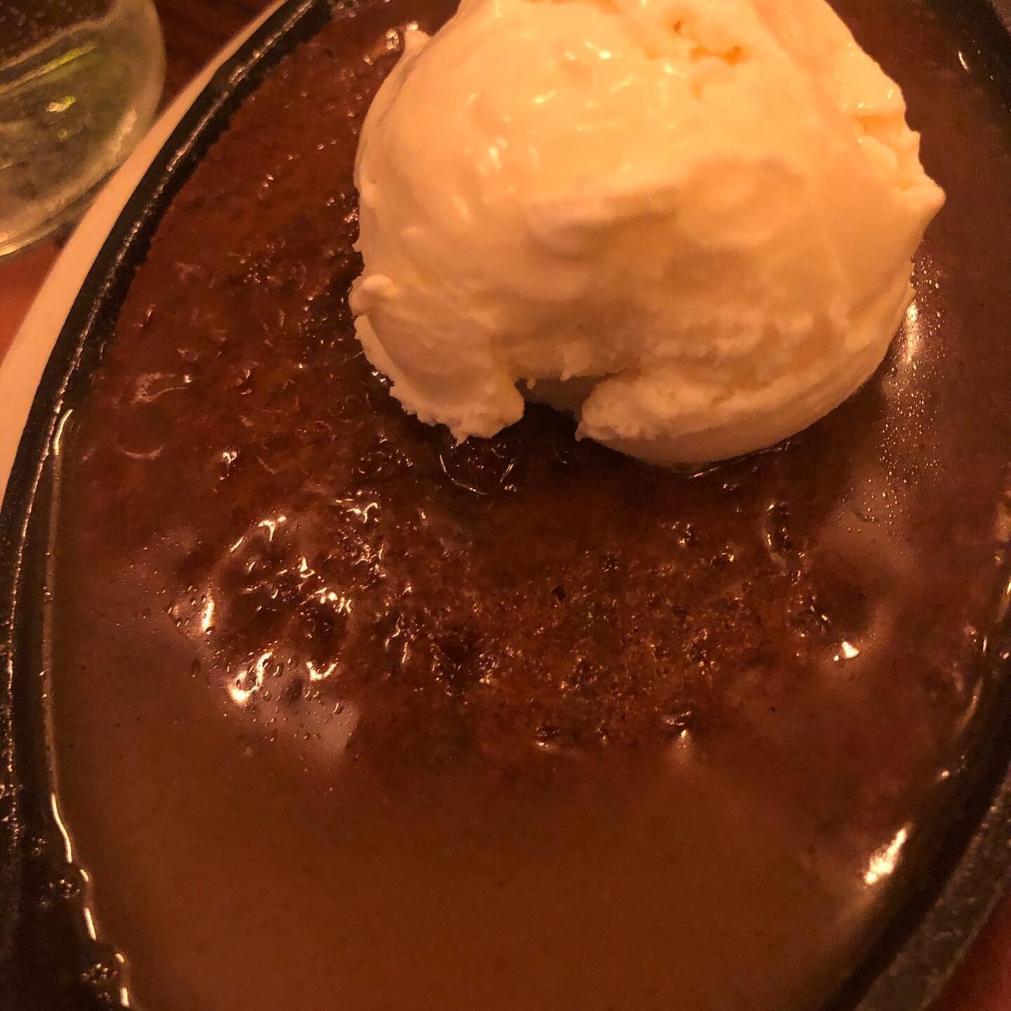 @passionforspices Loved a quick ride to Manhattan. Met with friends, dinner at &ldquo;The Smith&rdquo; a fun place. Best part of living in #summitnj ..Dessert was yummy. Sticky Toffee pudding , Apple pie .