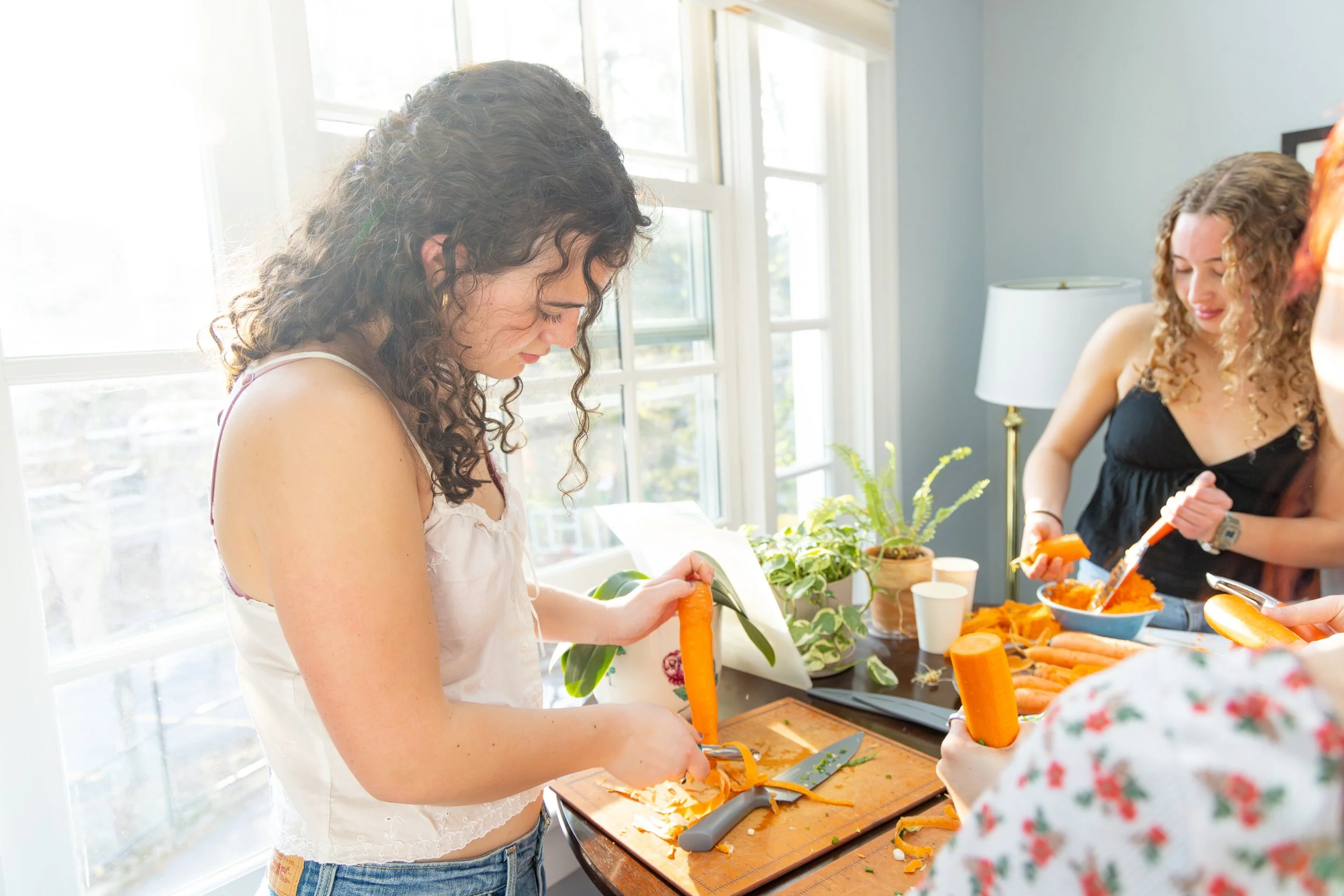 042325 Cooking with May Fridel_BW792357e.jpg