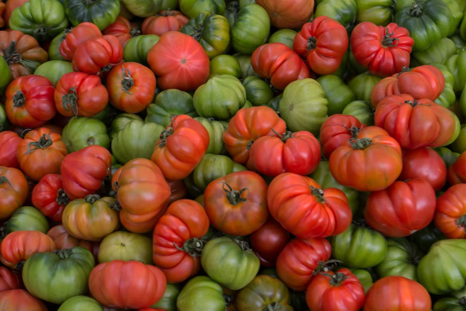 vegetables_market_stall_tomatoes_0.jpg