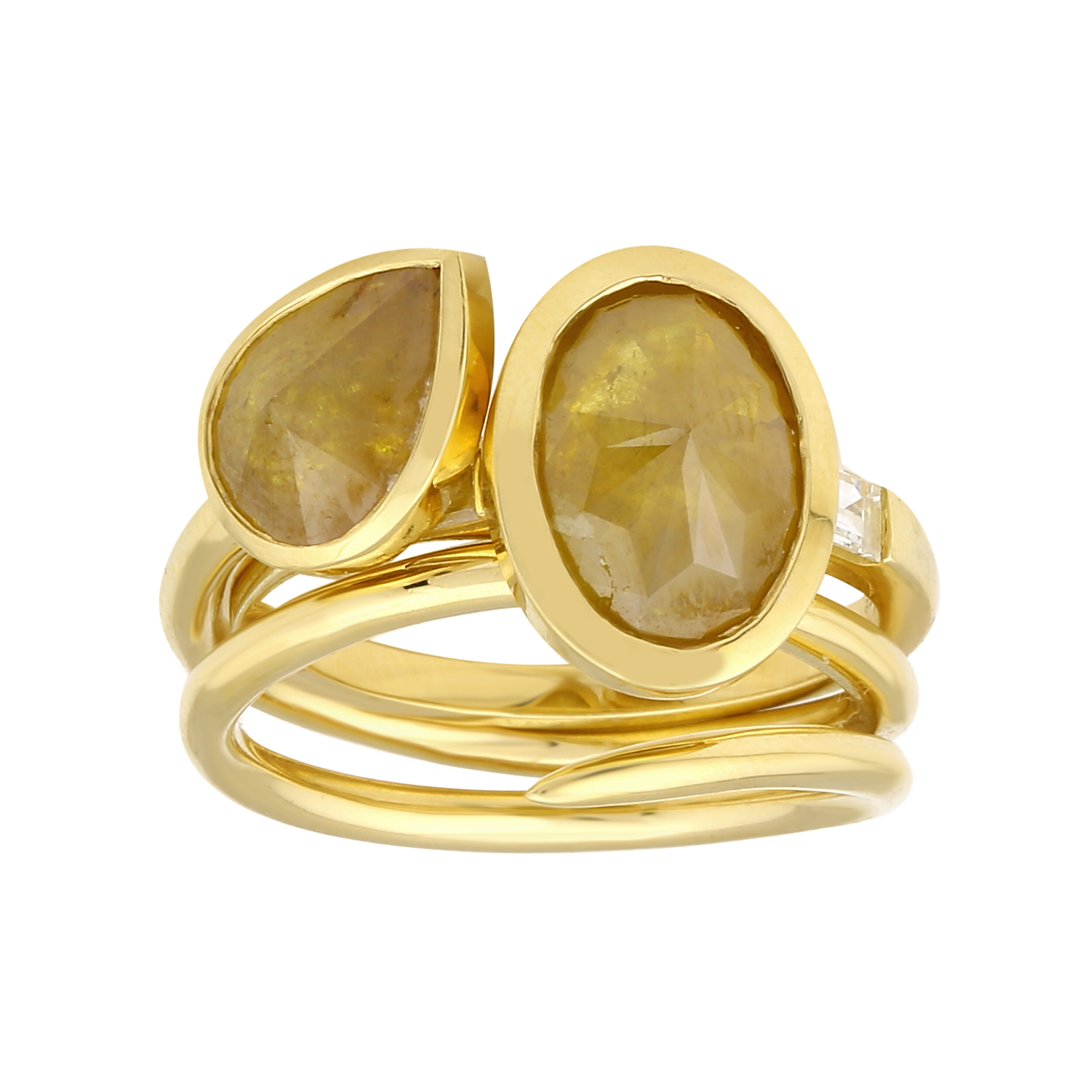 18kt yellow gold snake ring with diamond and solitaire 