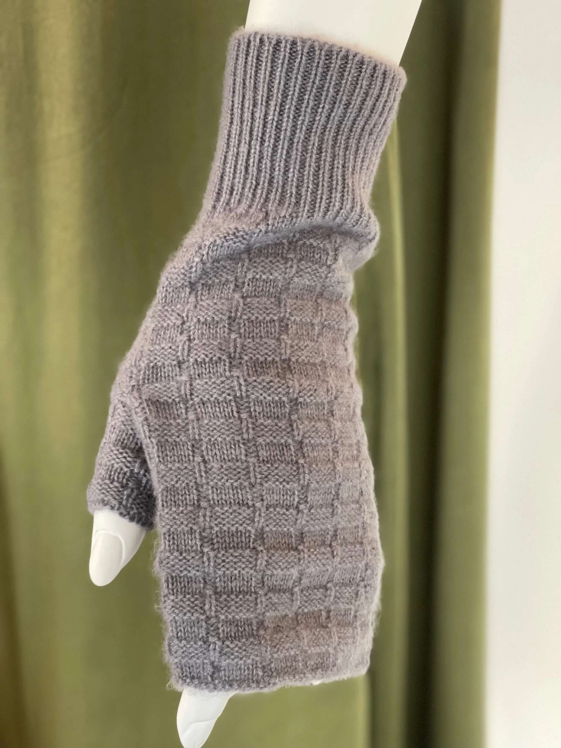 B6A5E2EE-8484-4444-B009-2A7A4BFF9EBB