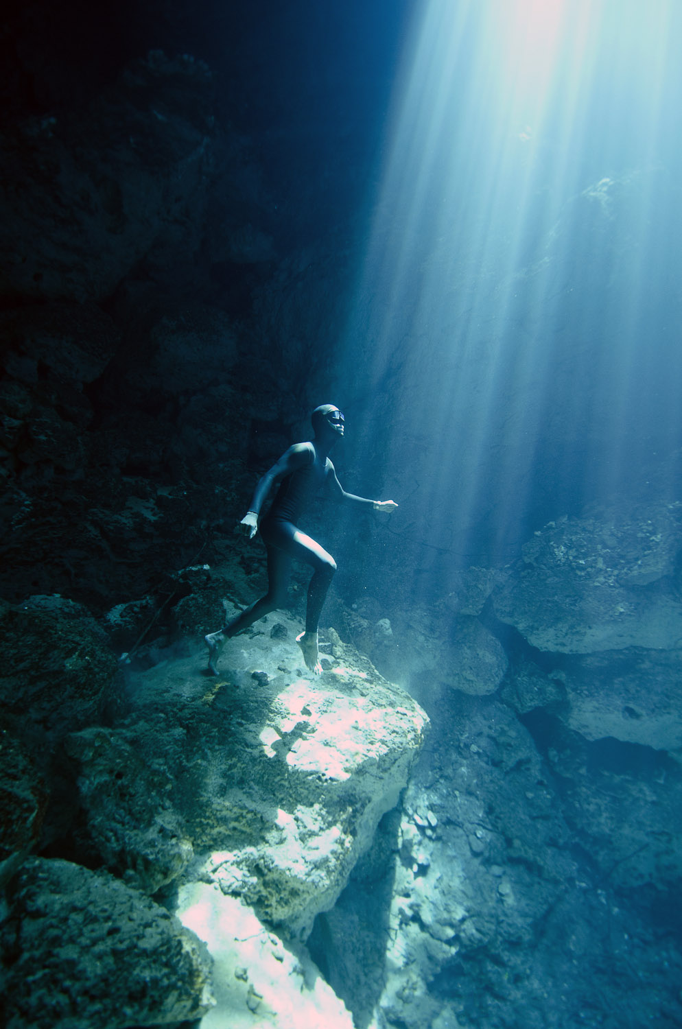 Бездна картинки. Мексика Сеноты дайвинг. Под водой. Океаны. Глубина. Морские глубины.