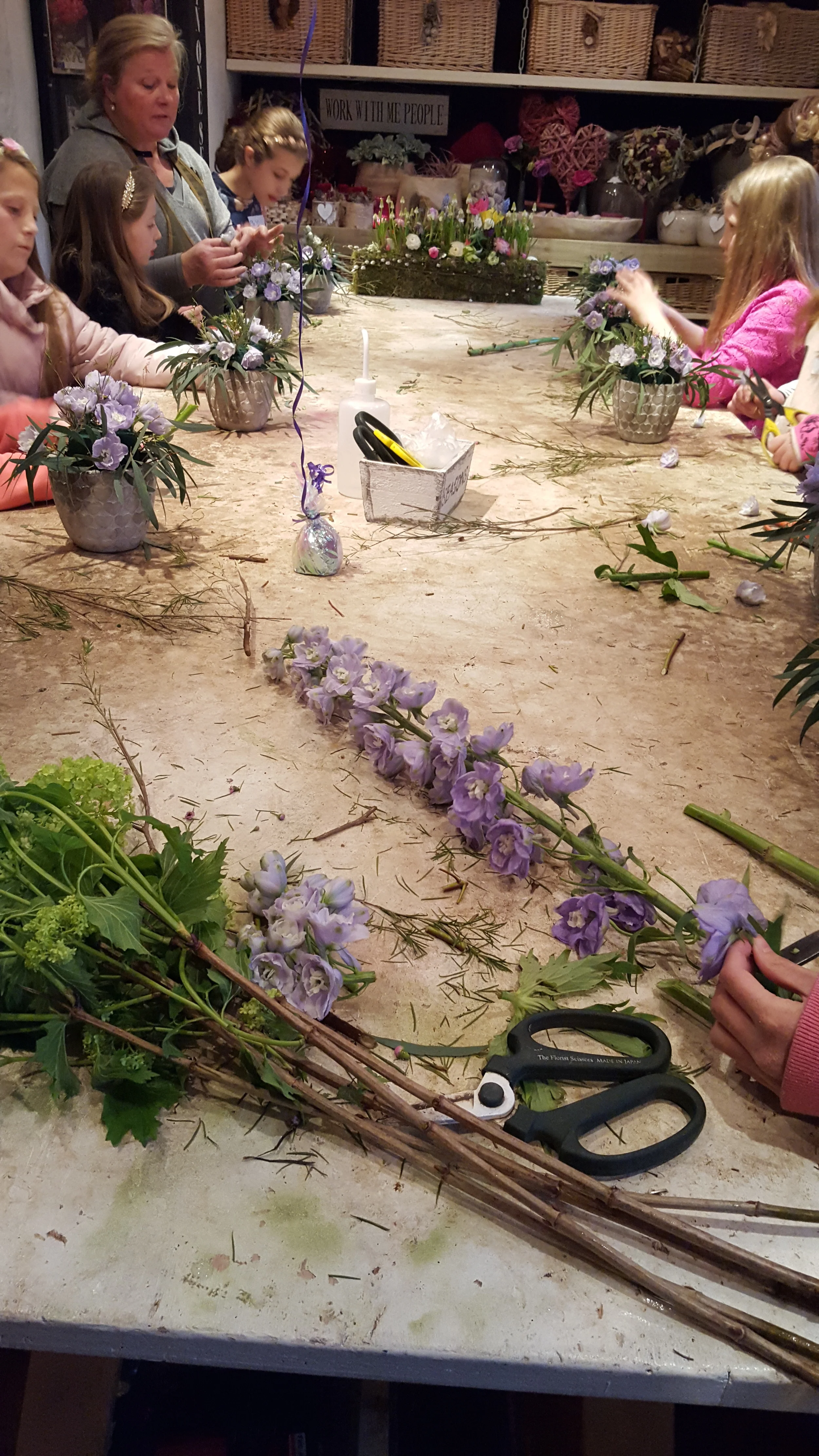 Adding flowers to the design. All in One Season Dutch floral party workshop