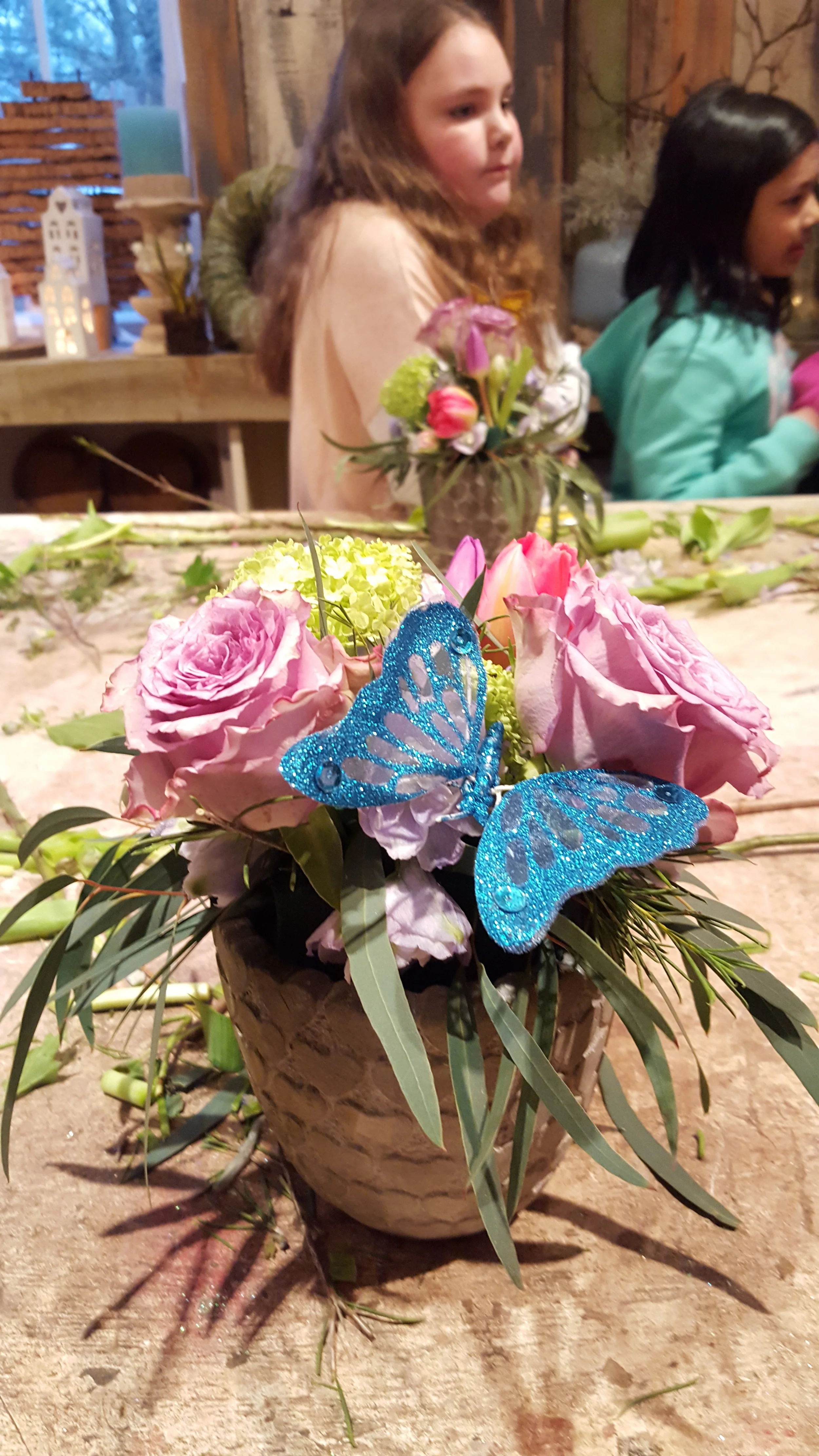 Adding pretty extras to the design. All in One Season Dutch floral party workshop