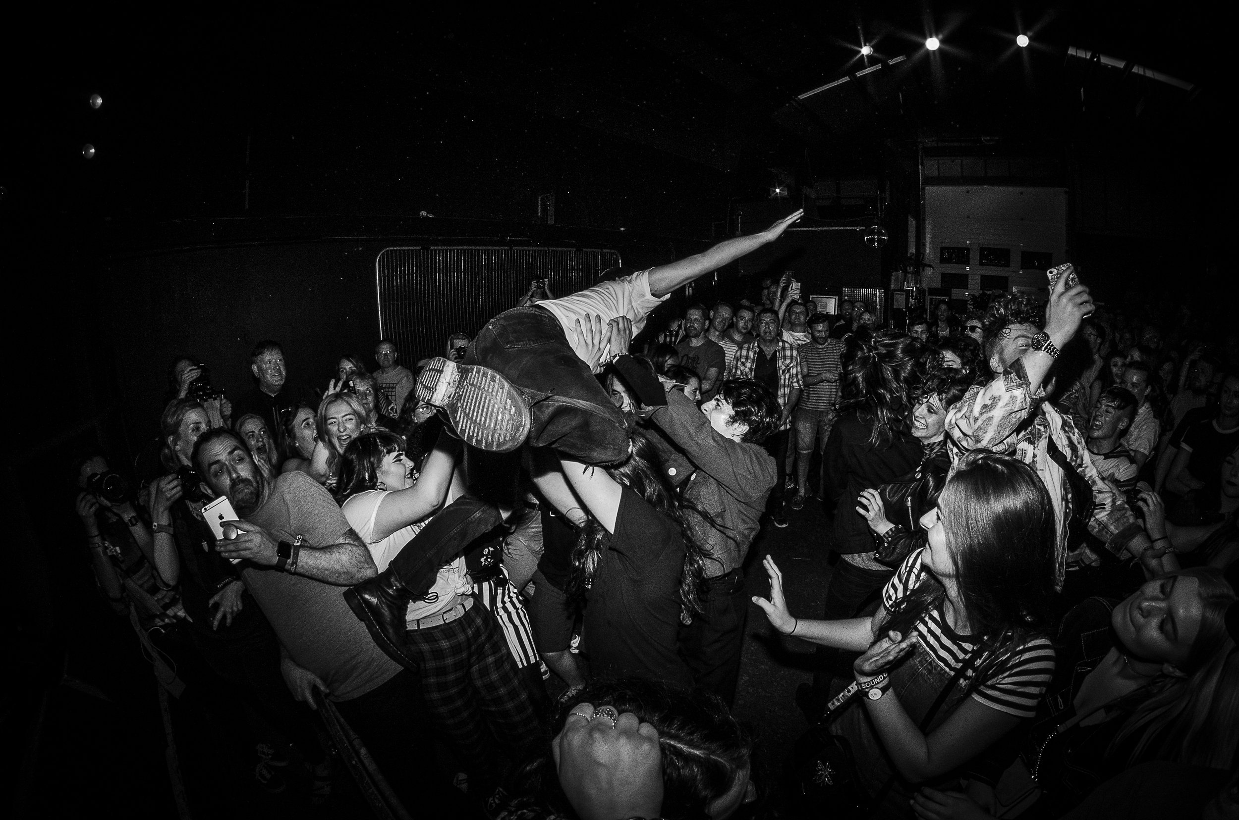 Crown stage dive