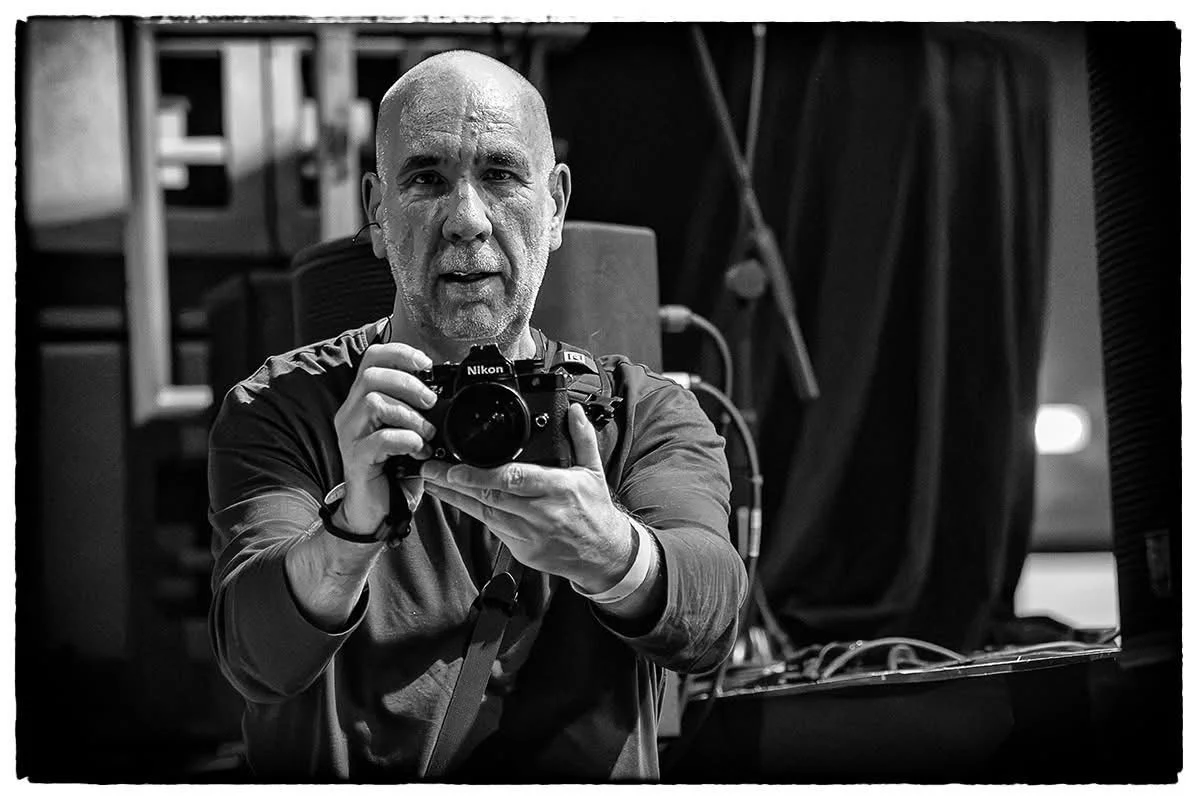 Me trust a fox on a live shoot. Image @ Andi Callen check his work  https://www.instagram.com/punker1962/