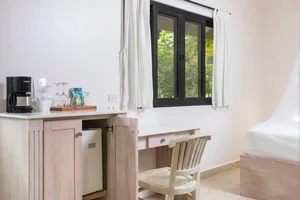 Jungle_minibar_desk.webp