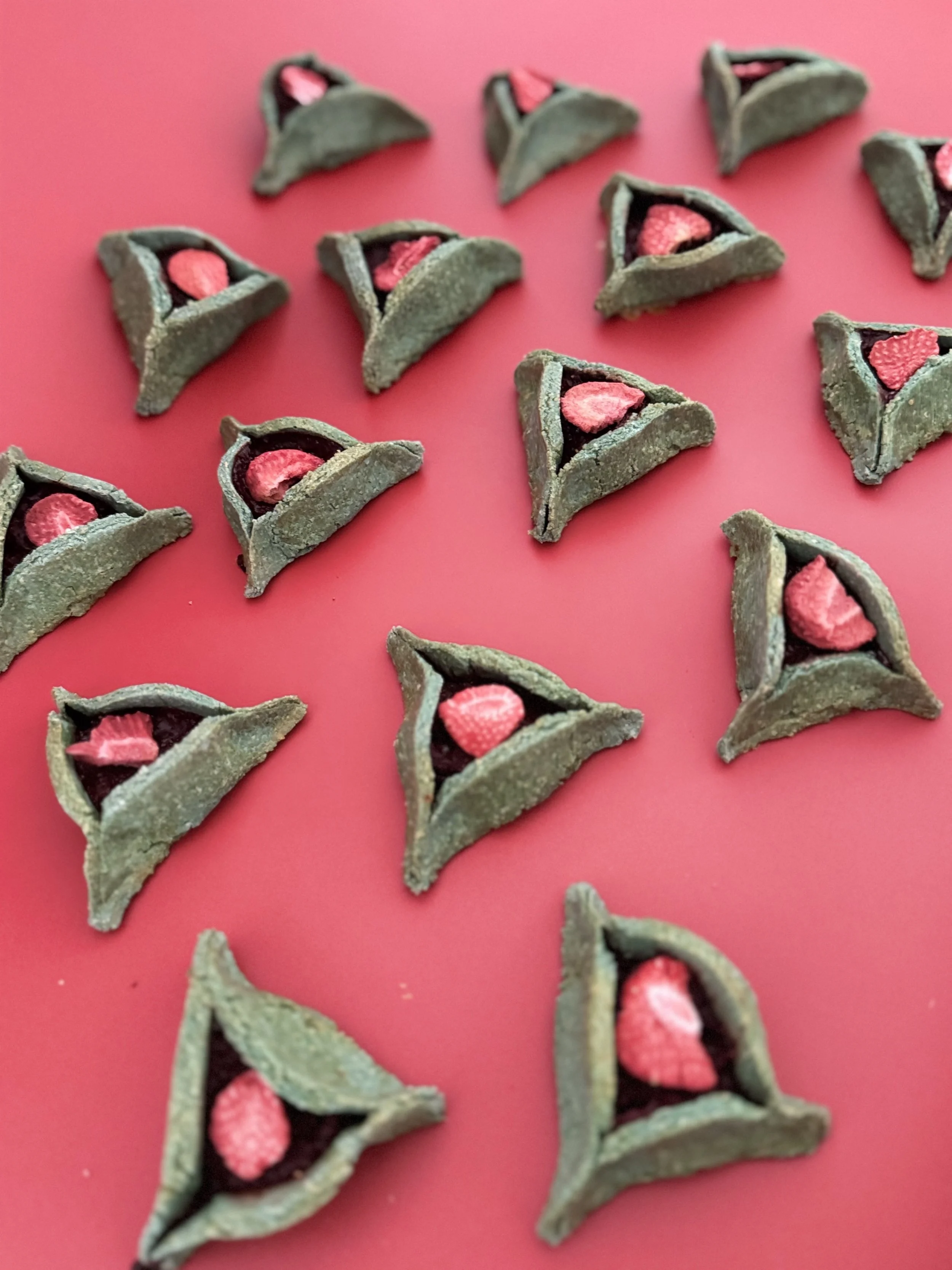 strawberry matcha pawmentaschen.jpg