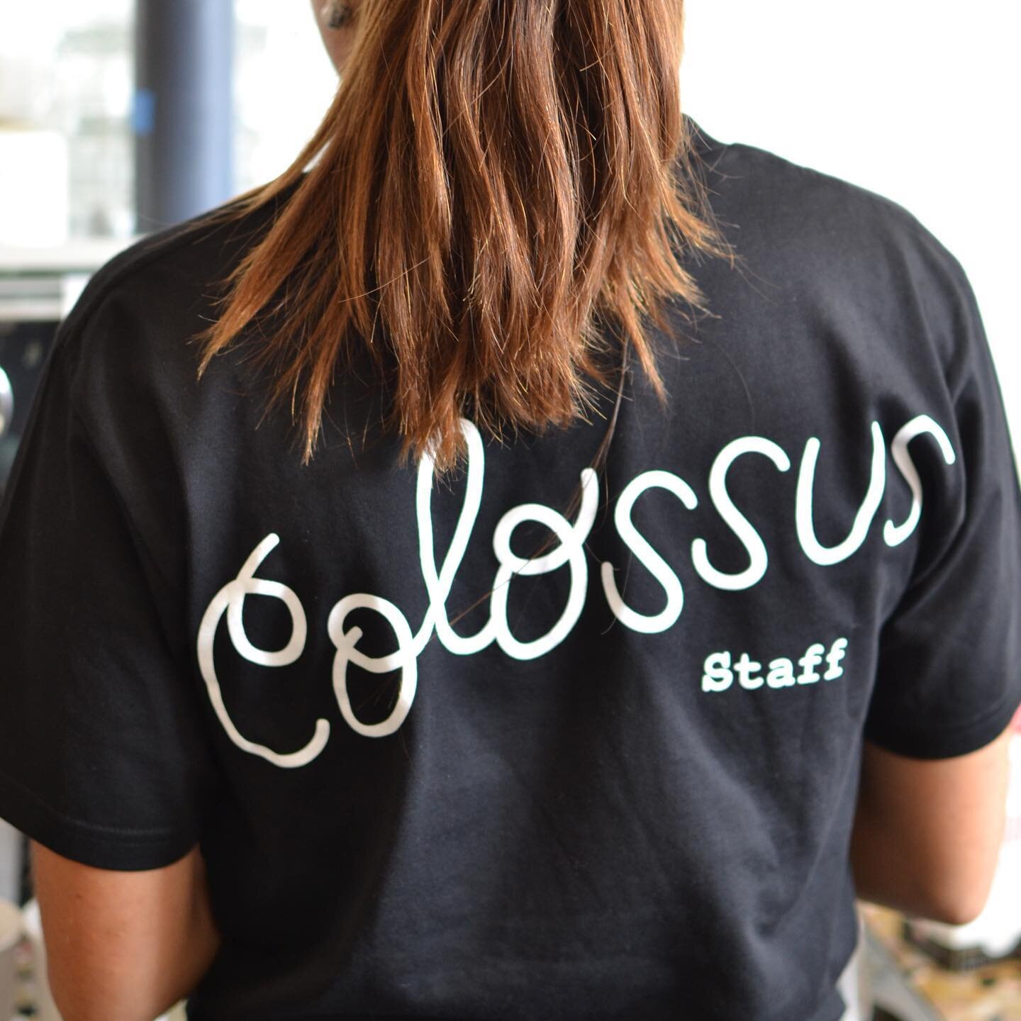 Rise 'n Shine!

Marrow recently got the opportunity to create staff tees and shop tees for one of the best bakeries around, @colossusbread!

We created a simple script across the back, and a modified version over the front left pocket to echo the cla