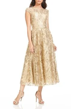 fe15ba22f51c26e327e273ac894ac3a8--metallic-party-dresses-baroque-pattern.jpg