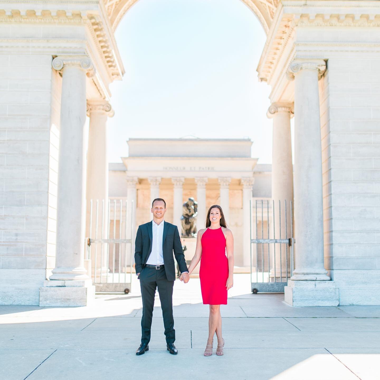 The pop of a red dress against an ivory background like the Legion of Honor is just gorgeous 😍 If you're having trouble figuring out what to wear for your engagement photos, you are NOT ALONE!

These are photos you'll have and cherish for the rest o