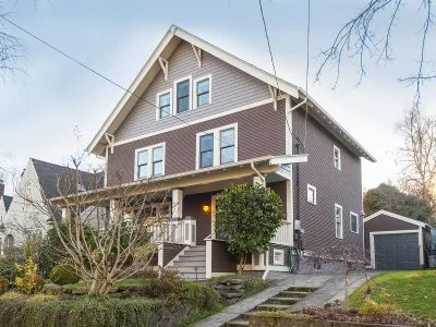 $ 977,000 | 760 NE LAURELHURST PL