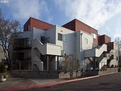 $ 220,500 | 920 NW NAITO PARKWAY J-9