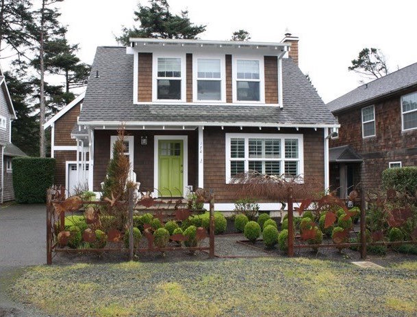 $568,000 | 174 TREASURE COVE LN