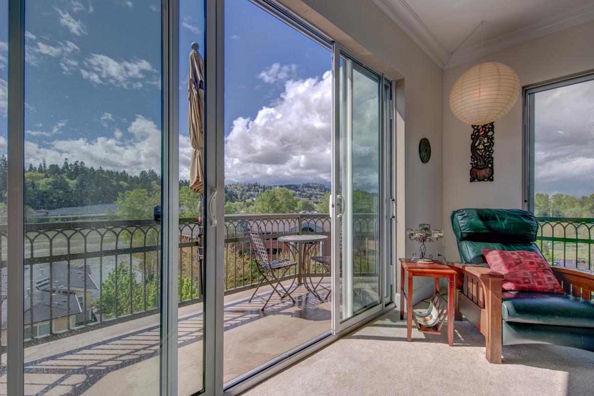 $530,000 | 196 SE SPOKANE ST #401