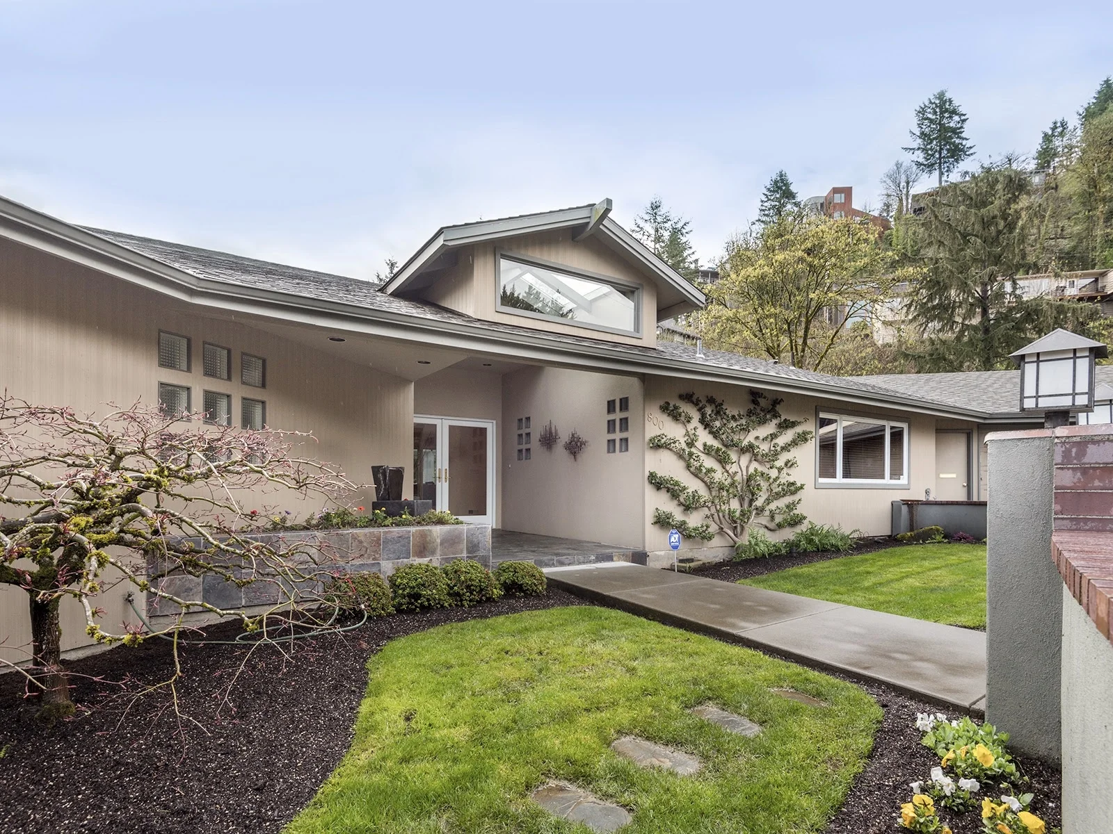 $1,395,000 | 800 NW POWHATAN TER
