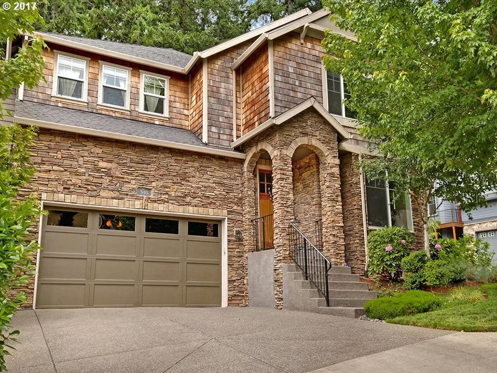 $634,900 | 595 SW ELDERBROOK PL