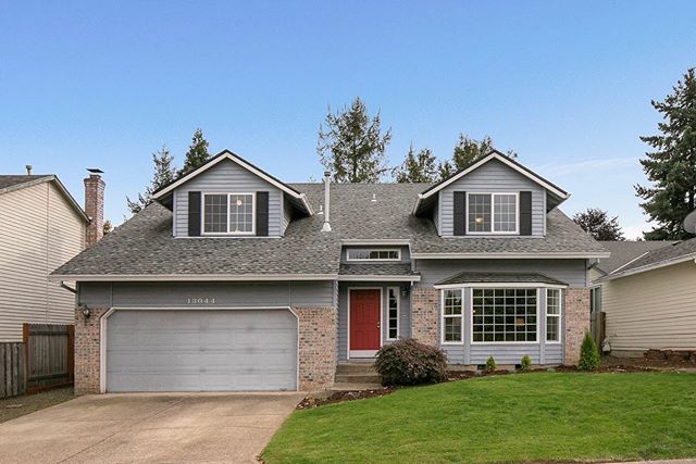 Just listed in Tigard! Updated home in the Summerlake neighborhood with spacious living areas and a well appointed master suite with its own fireplace. Minutes to Progress Ridge, Murrayhill and Scholls Ferry retail. MLS# 19395850