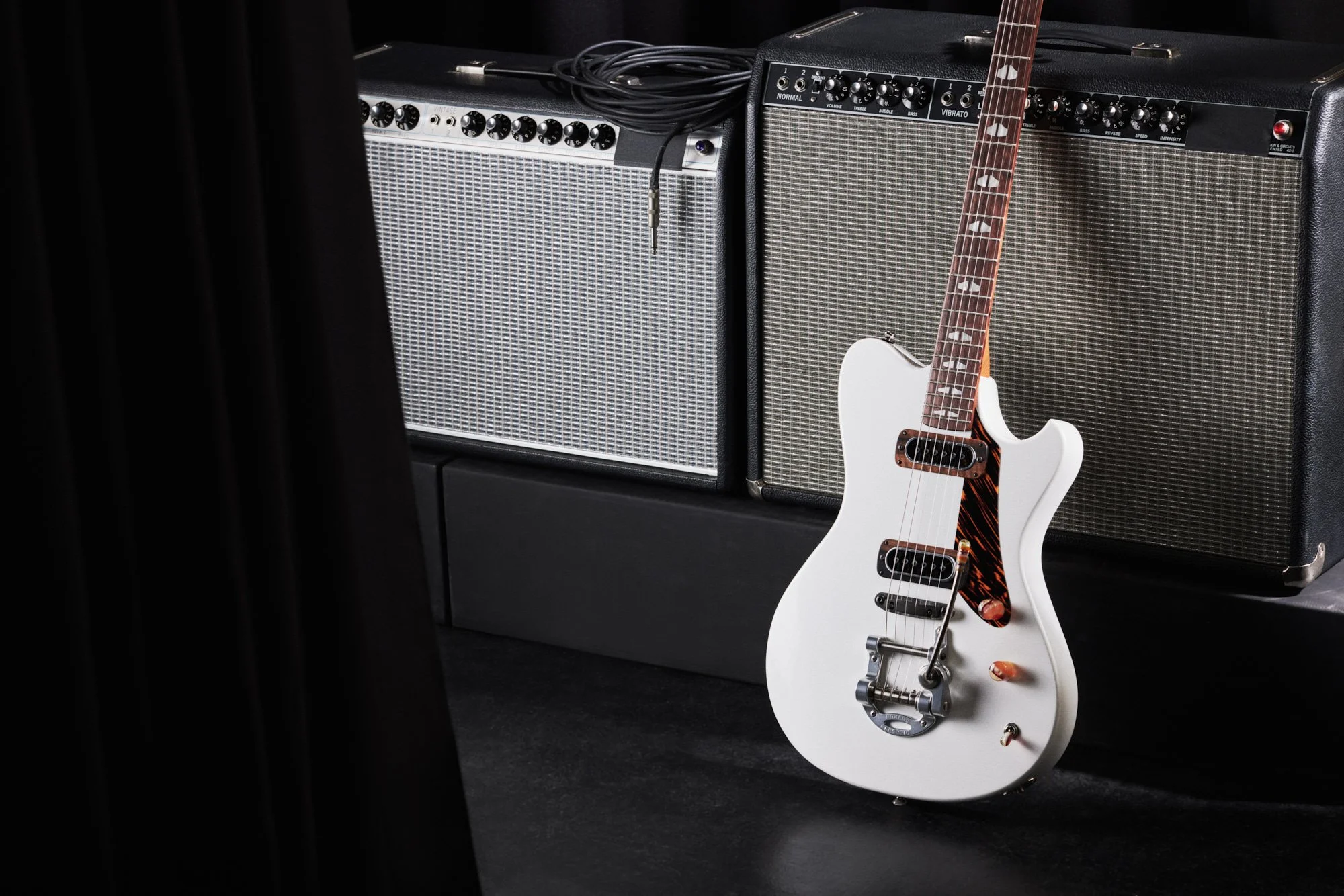 thebuild-POWERSELECTRIC-ENV-06142023-A048-Pearl White-Mid Close Up On Amp.jpg