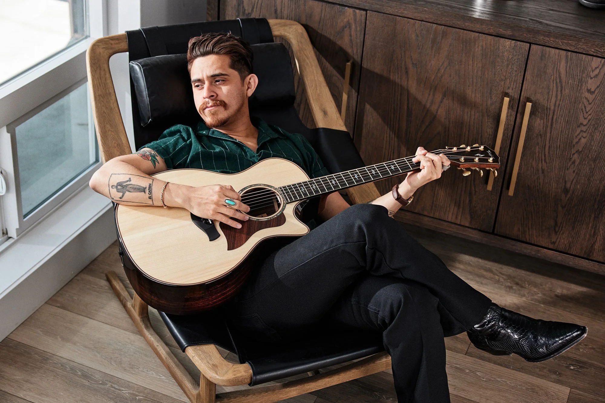 CharlesTorrealba-TaylorGuitar-BuildersEdition814ce.jpg