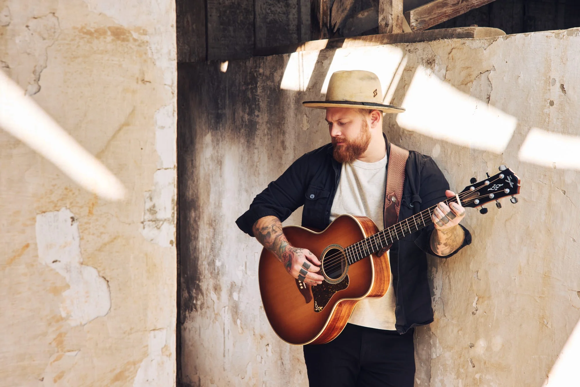 TAYLOR-LS-GOLD LABEL-814e SUNBURST-DANNY WORSNOP-1395.jpg