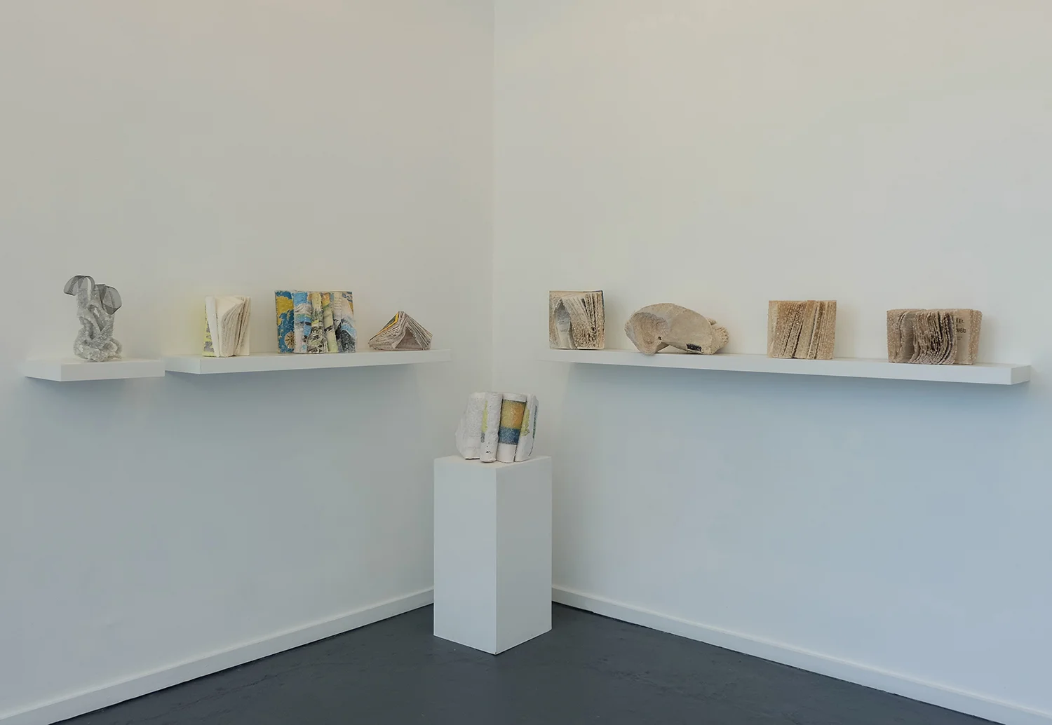 04_corner shelves.jpg