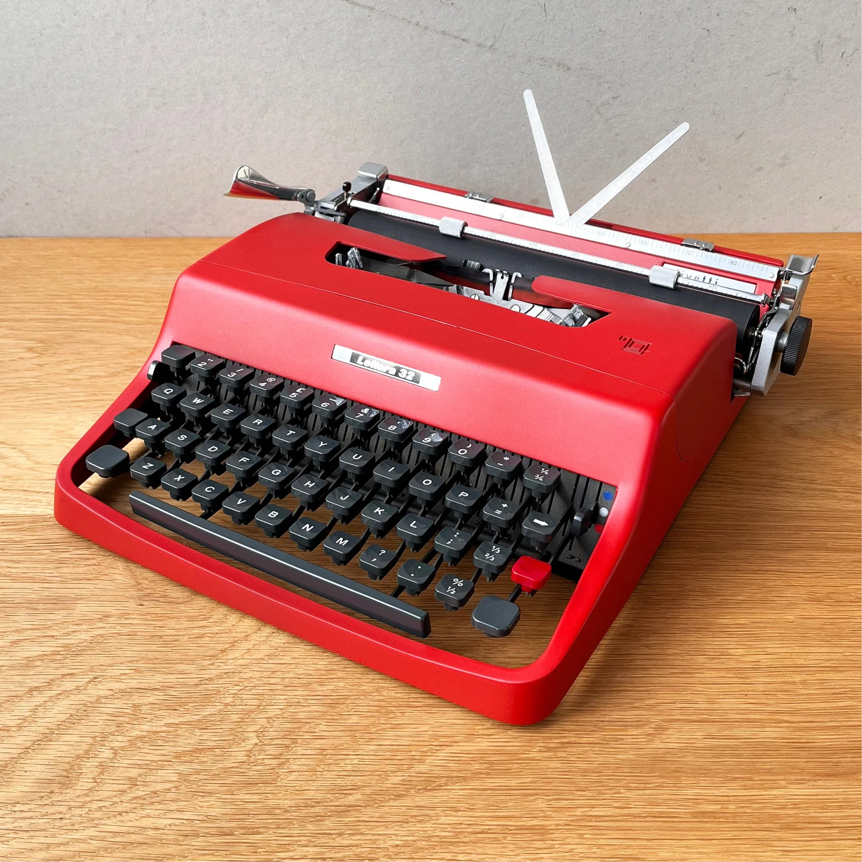 Olivetti_red_5.jpg