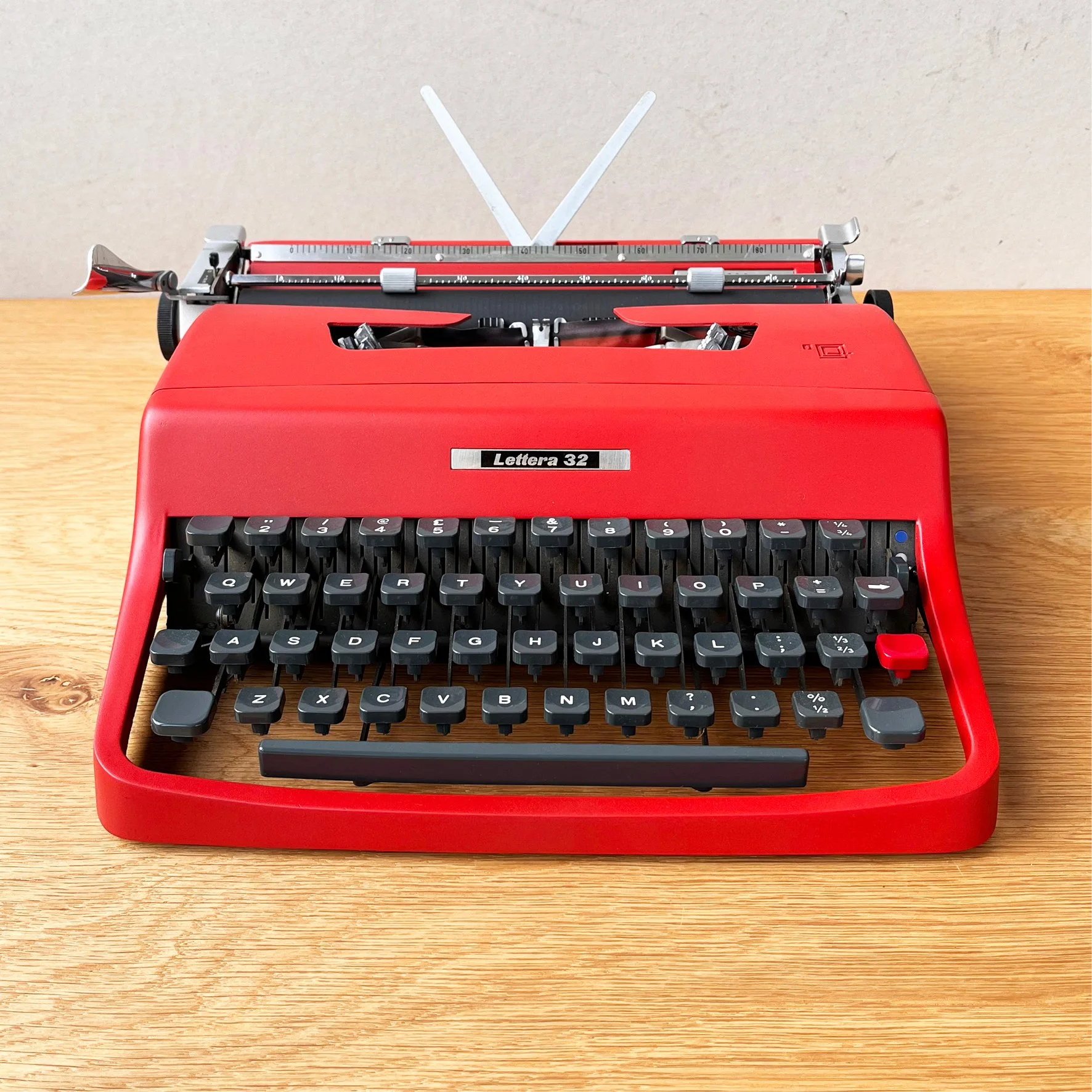 Olivetti_red_.jpg