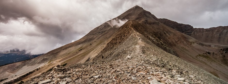 The final ridgeline ascent of Lone Peak in The Rut Vertical K race.