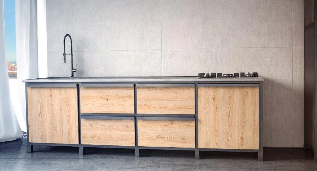 Cucina con rivestimento in legno.jpg