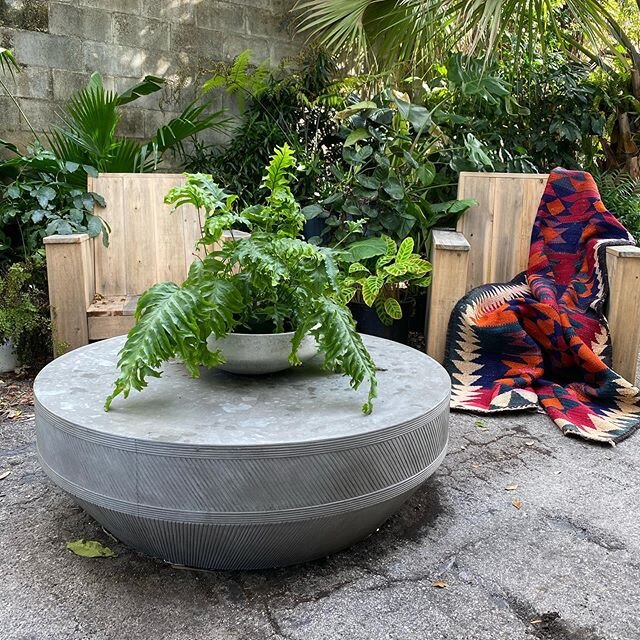 The little secret garden @theheavywp featuring Desert Sunset. 
#outdoorgarden #shopsmall #textilelove #winterparkflorida #handmade #orlandodoesntsuck