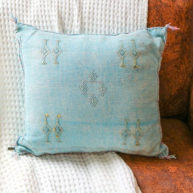 It&rsquo;s all about the details!

We are thinking about a seasonal refresh. Does anyone else refresh their pillow collection by season or month? 
#sabra #seasonaldesign #handmade #bohodecor #apartmentdecor #brooklyndesign #seattleinteriordesign #iha