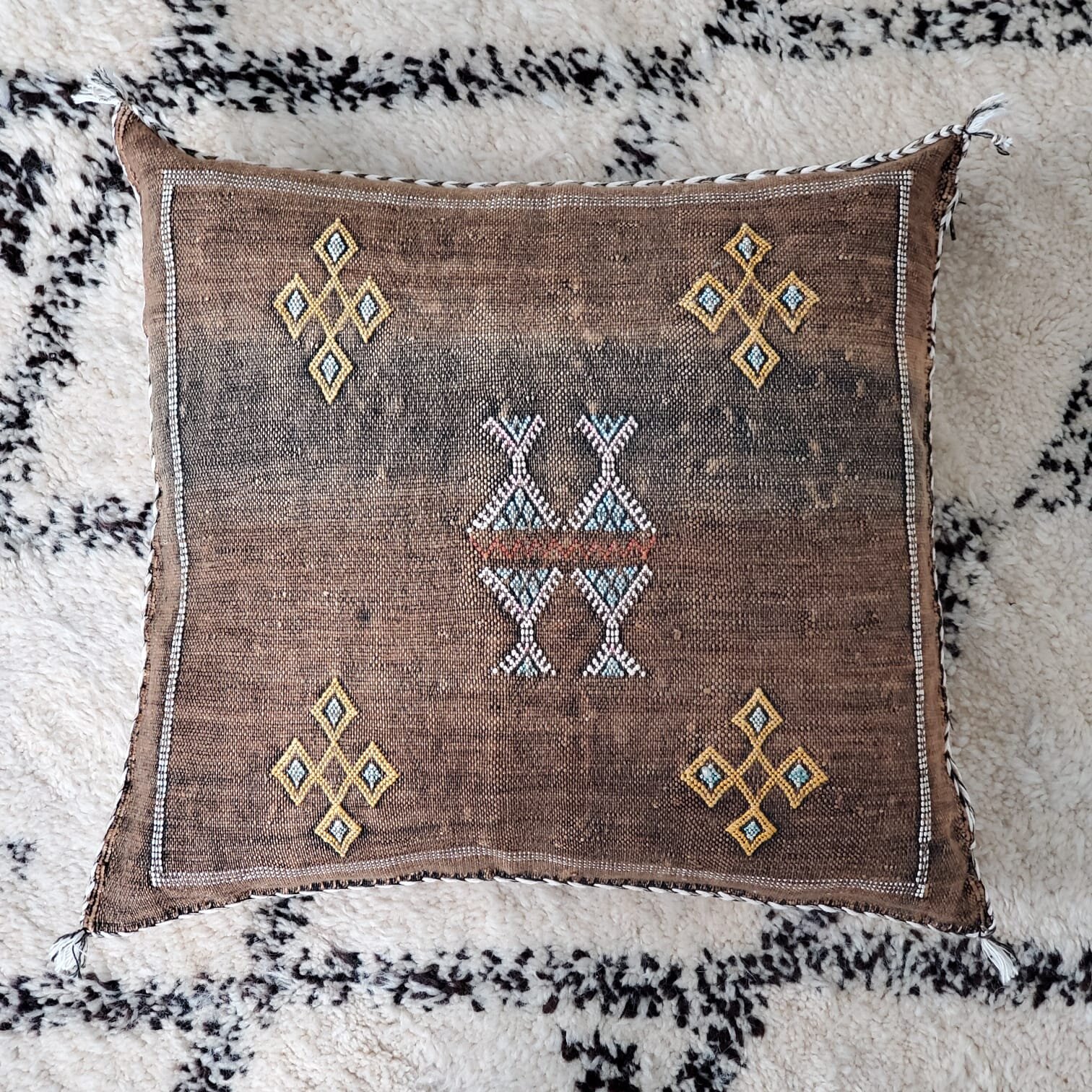 Halley Vintage Sabra Pillow Cover