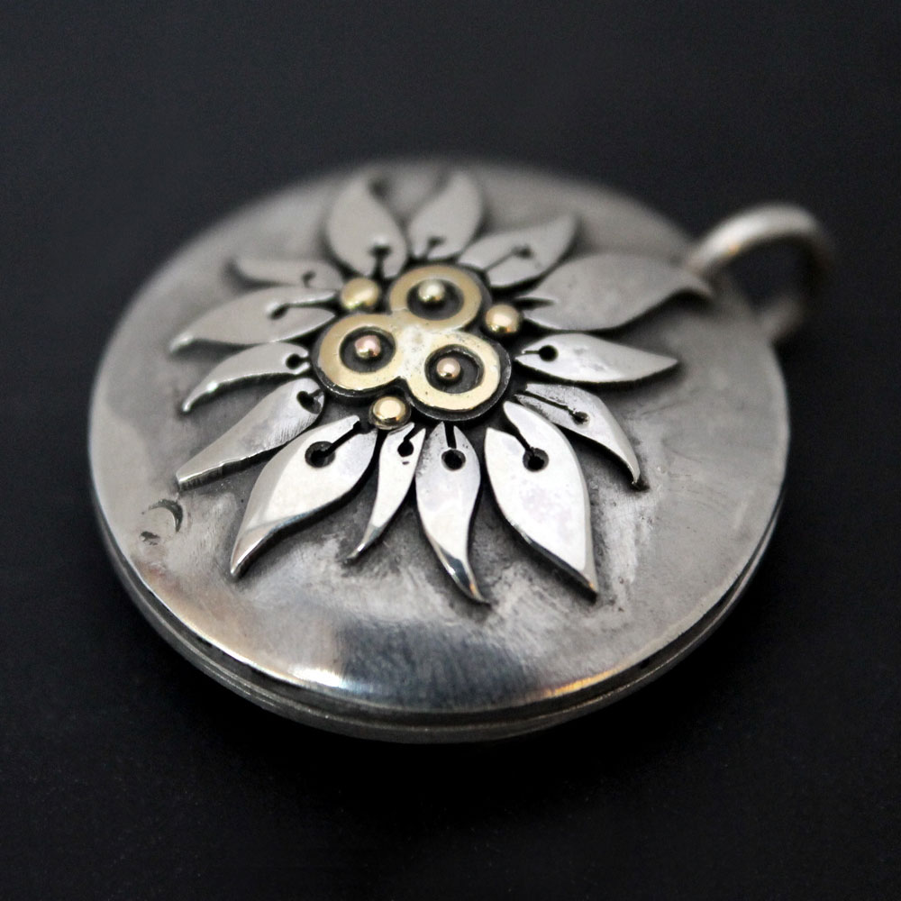 Flower_locket2.jpg