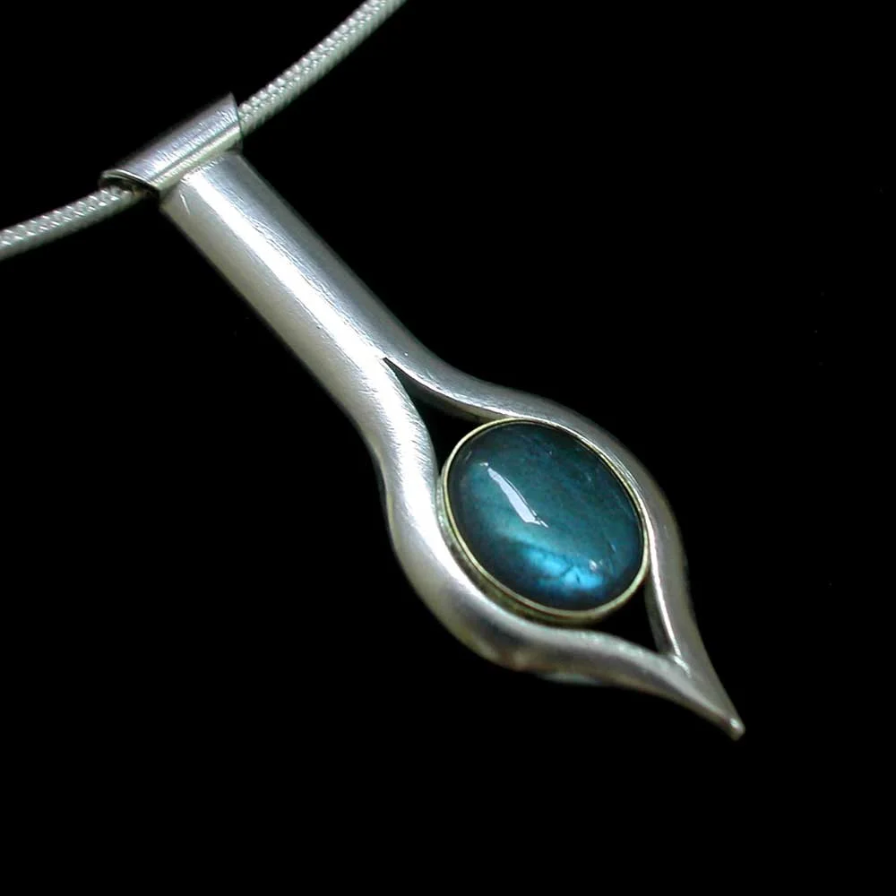 Stem_labradorite_gold_.jpg