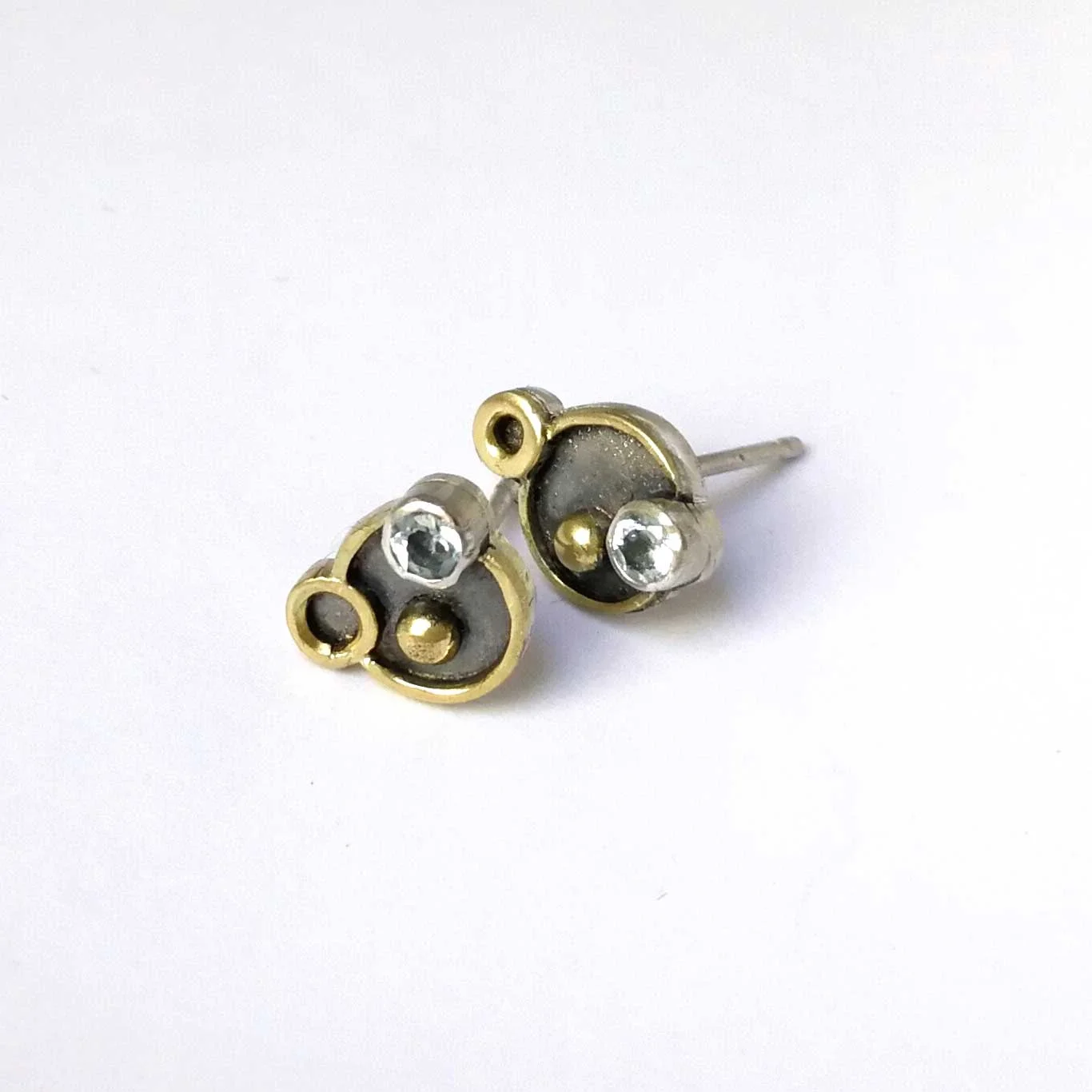 Aqua_circle_studs_1_.jpg