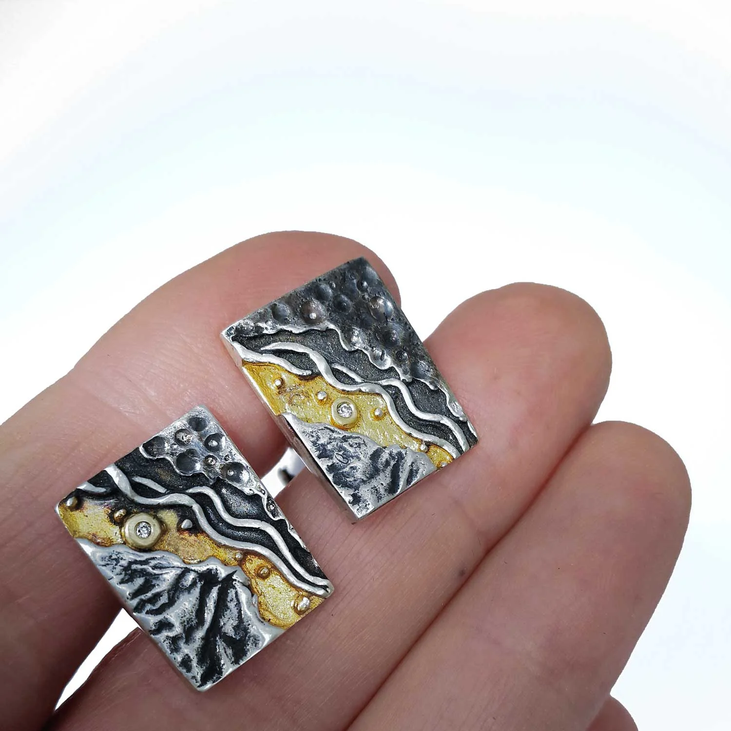 Diamond_coastline_cufflinks_.jpg