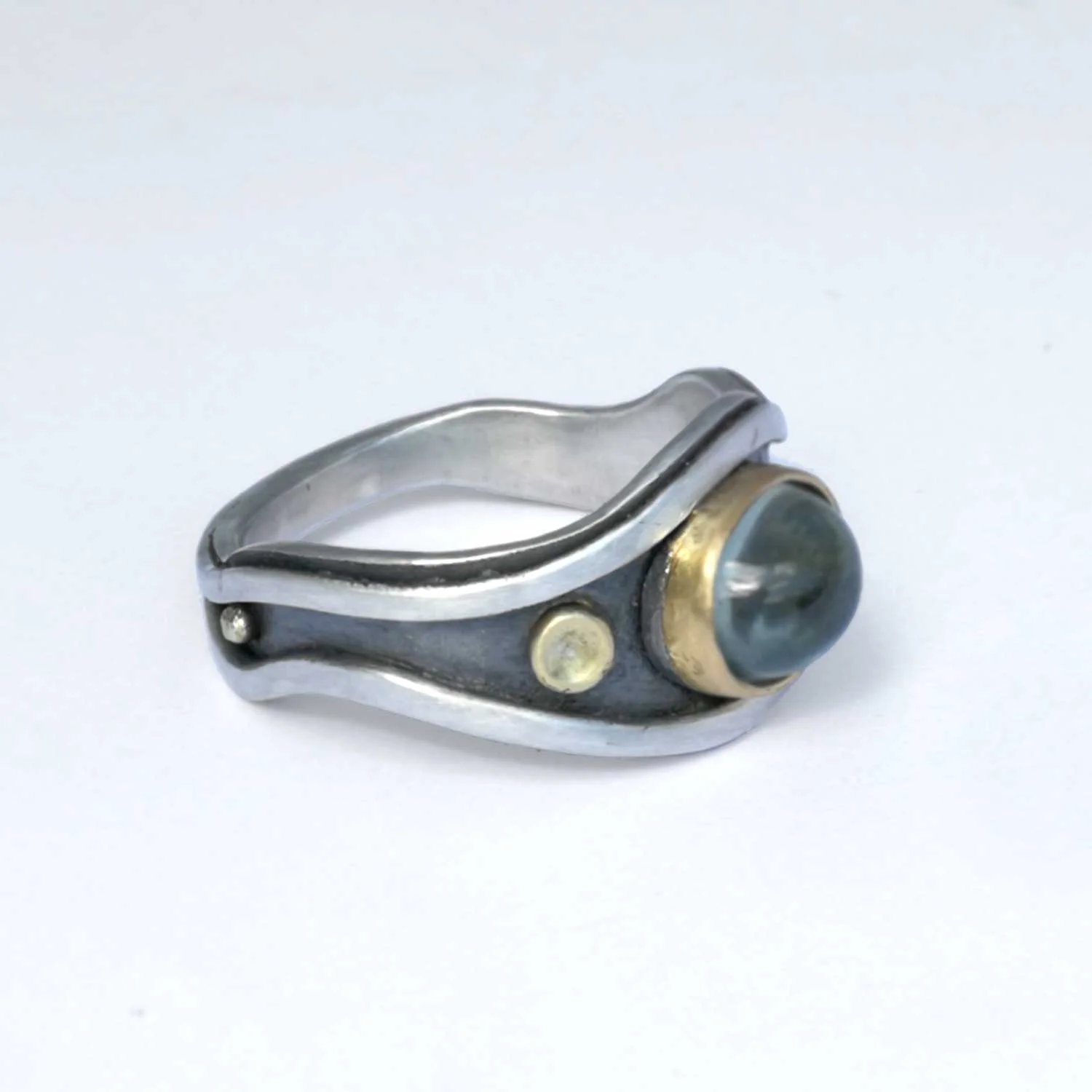 Sapphire_river_ring1side_.jpg